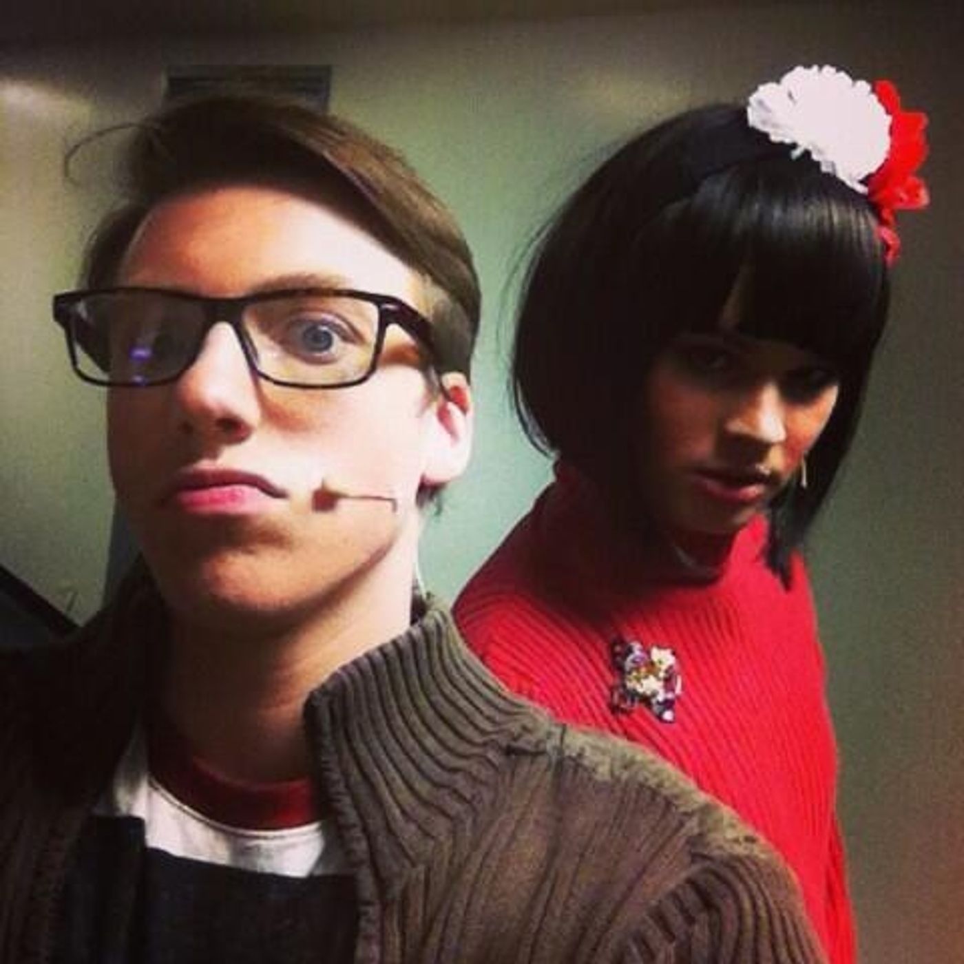 Photo Flash: Saturday Intermission Pics, 4/6, Part 2- BULLETS OVER BROADWAY's Pooch Learns to Play Piano, and More!  Image