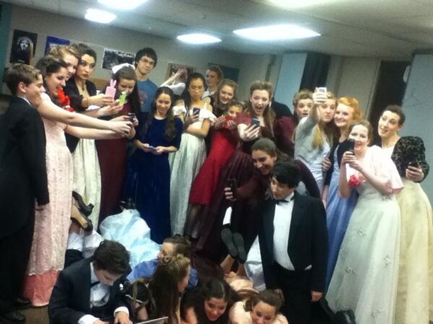 Photo Flash: Saturday Intermission Pics, 4/6, Part 2- BULLETS OVER BROADWAY's Pooch Learns to Play Piano, and More!  Image