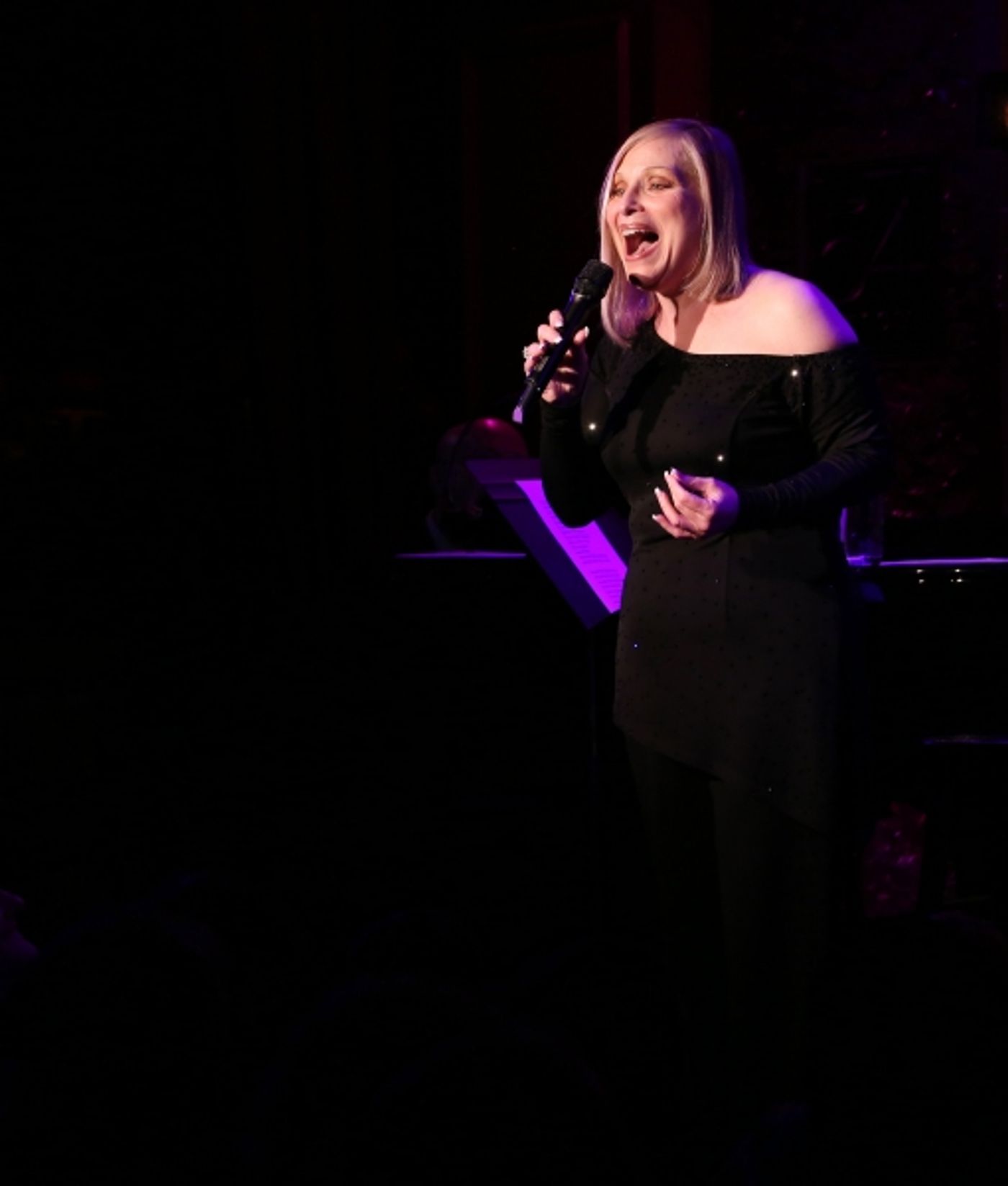 Photo Coverage: Roslyn Kind Makes 54 Below Debut to SRO Crowd! Image