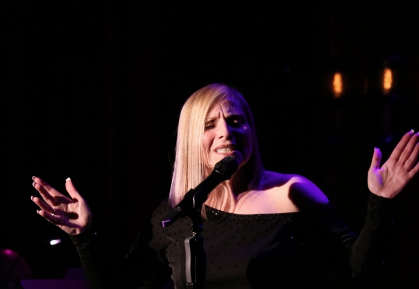 Photo Coverage: Roslyn Kind Makes 54 Below Debut to SRO Crowd! Image