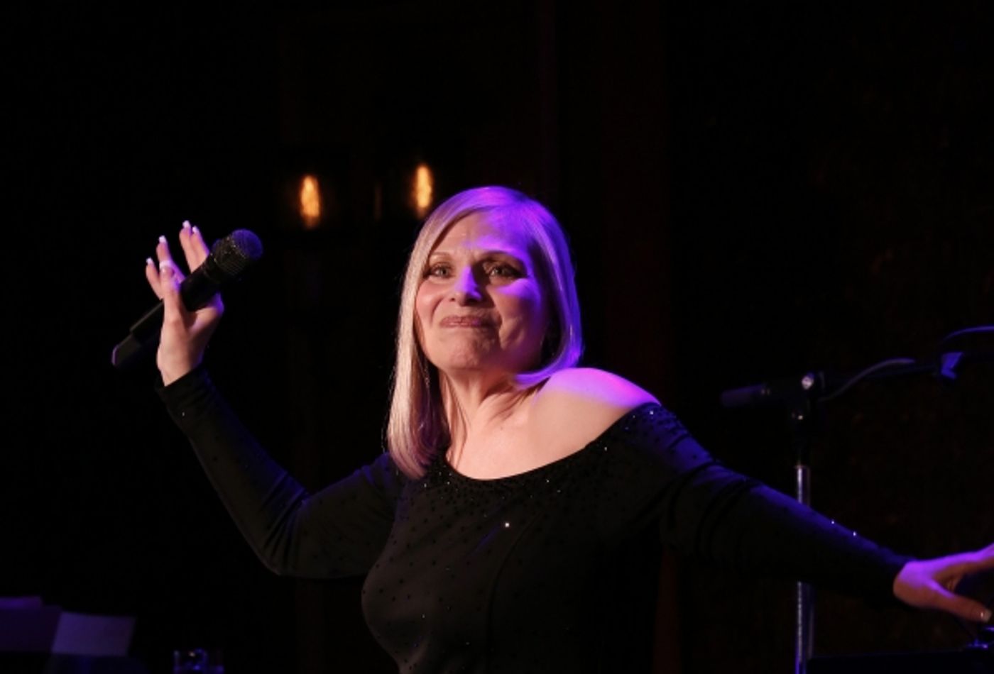 Photo Coverage: Roslyn Kind Makes 54 Below Debut to SRO Crowd! Image