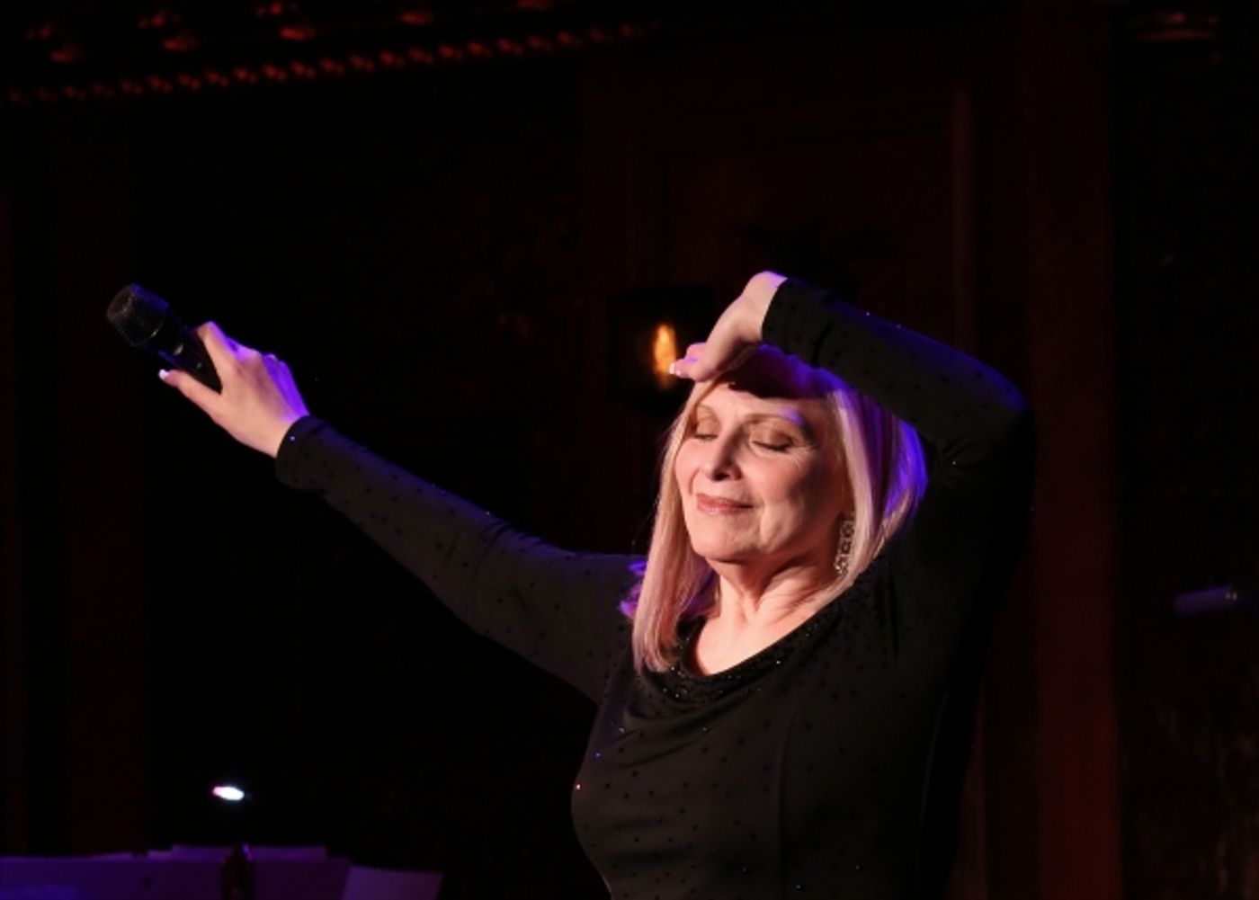 Photo Coverage: Roslyn Kind Makes 54 Below Debut to SRO Crowd! Image