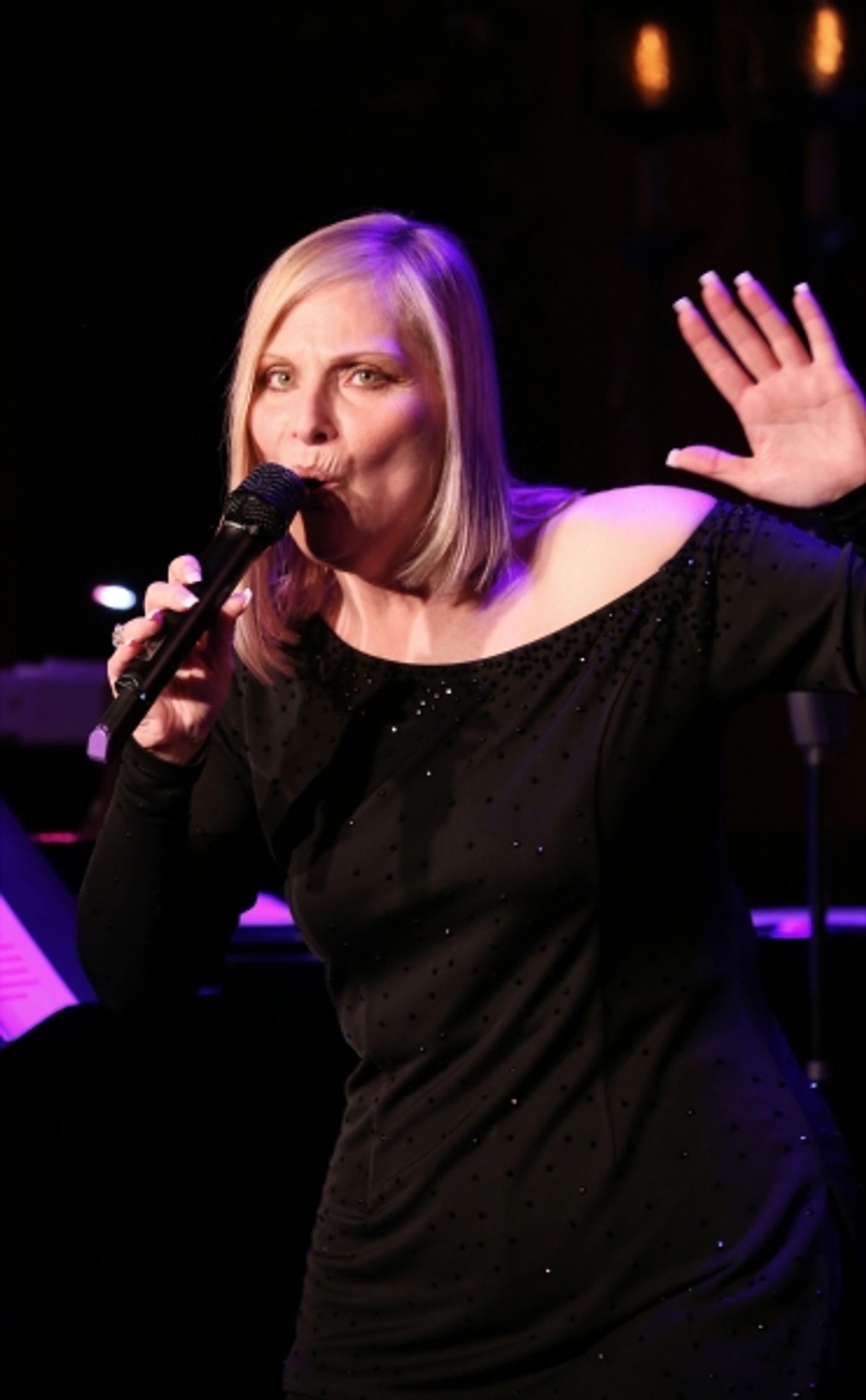 Photo Coverage: Roslyn Kind Makes 54 Below Debut to SRO Crowd! Image