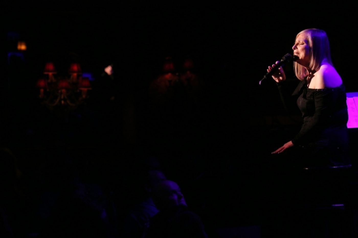 Photo Coverage: Roslyn Kind Makes 54 Below Debut to SRO Crowd! Image