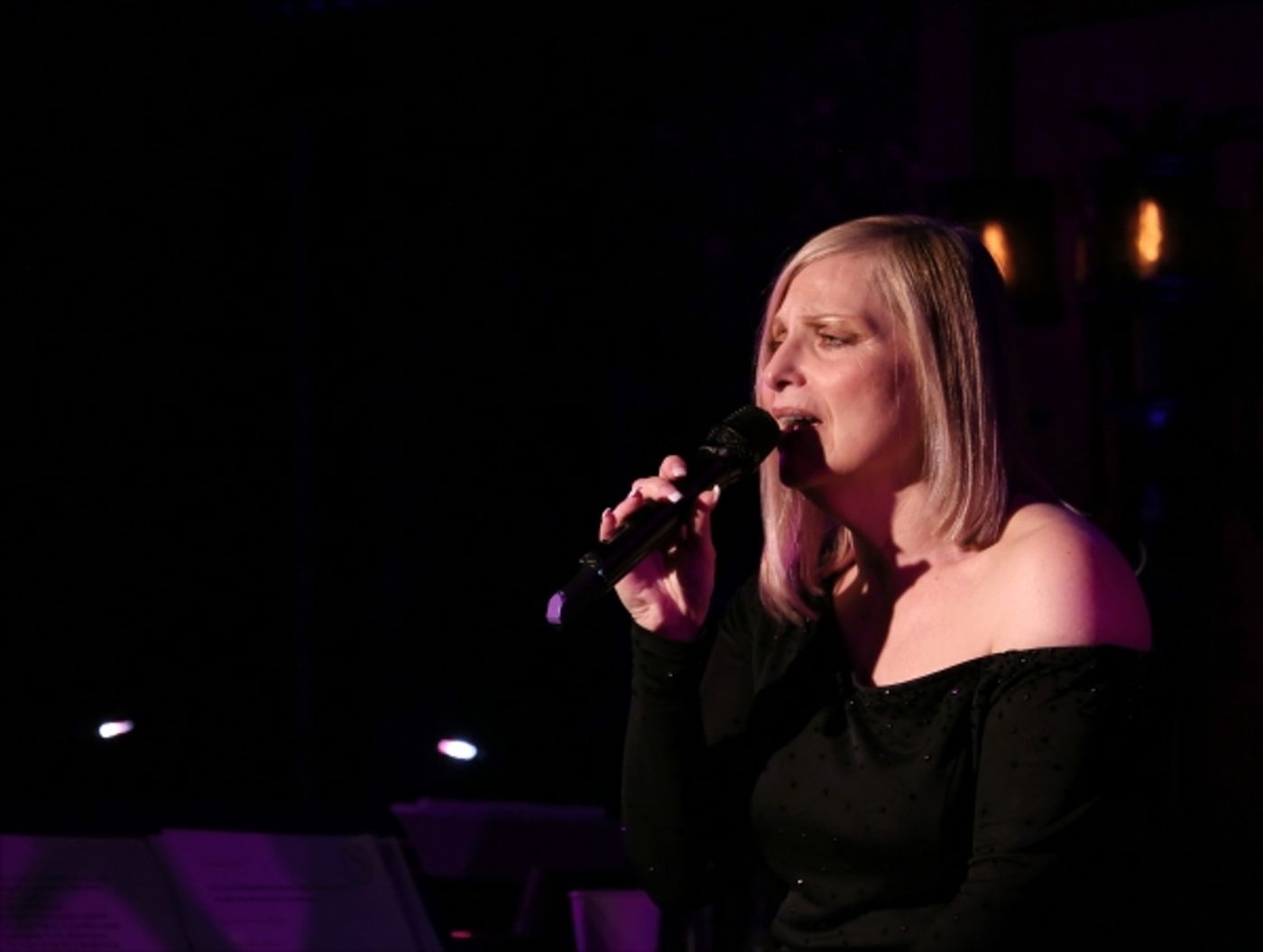 Photo Coverage: Roslyn Kind Makes 54 Below Debut to SRO Crowd! Image