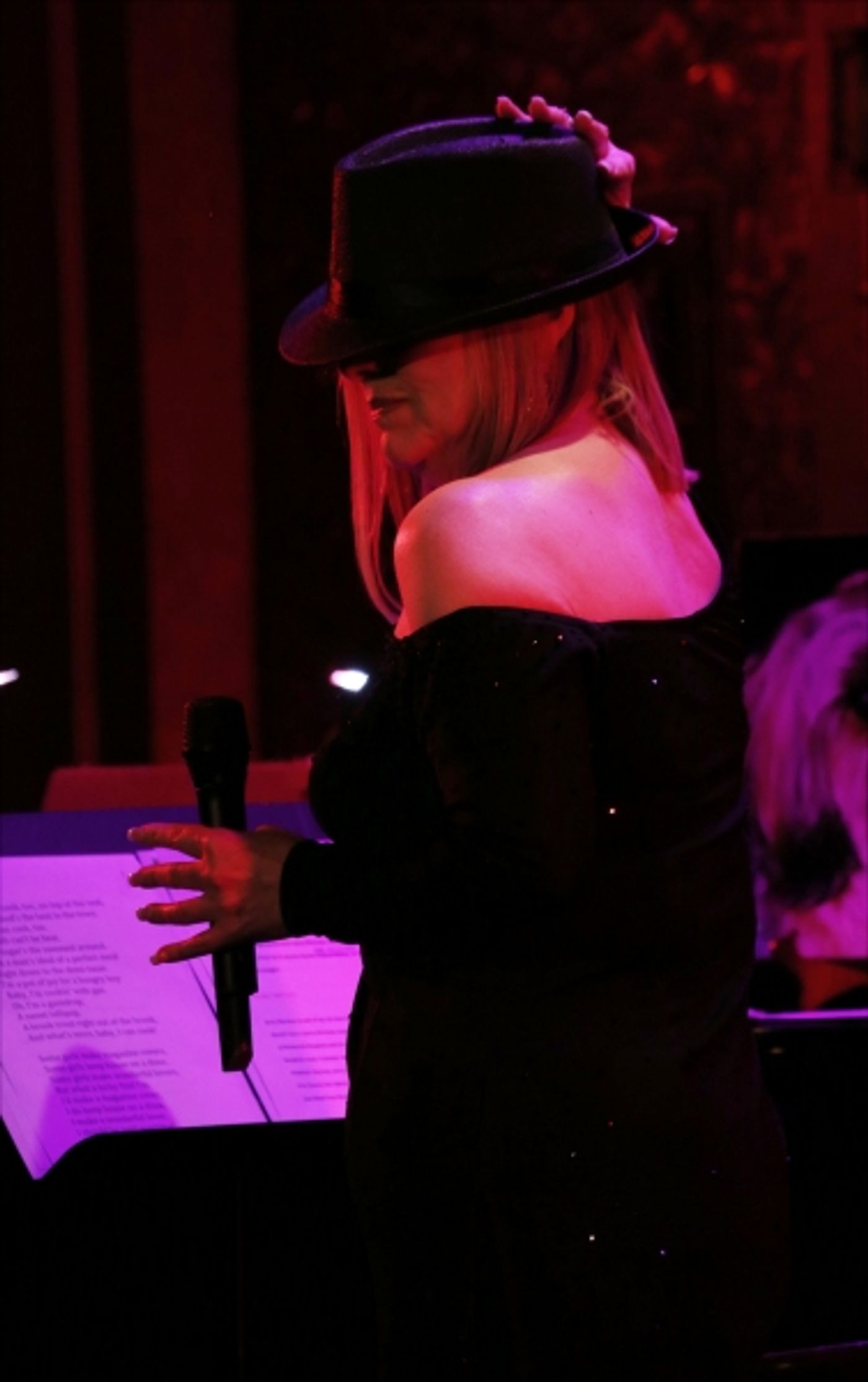 Photo Coverage: Roslyn Kind Makes 54 Below Debut to SRO Crowd! Image