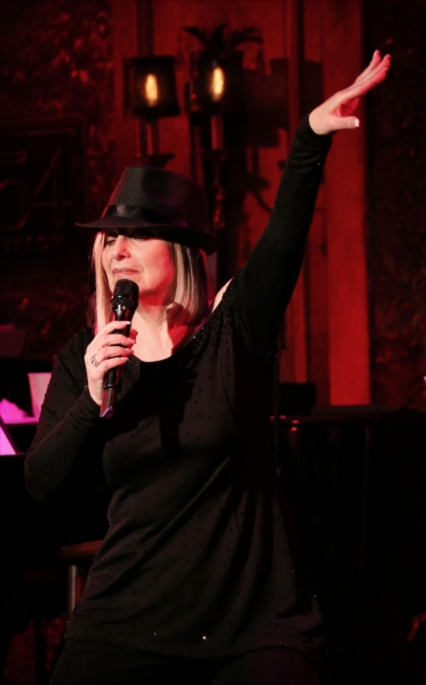 Photo Coverage: Roslyn Kind Makes 54 Below Debut to SRO Crowd! Image