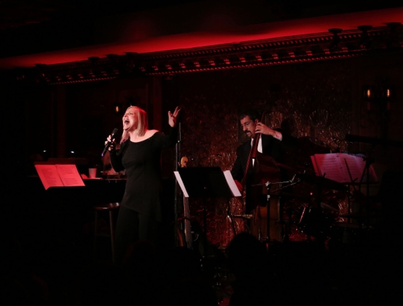 Photo Coverage: Roslyn Kind Makes 54 Below Debut to SRO Crowd! Image