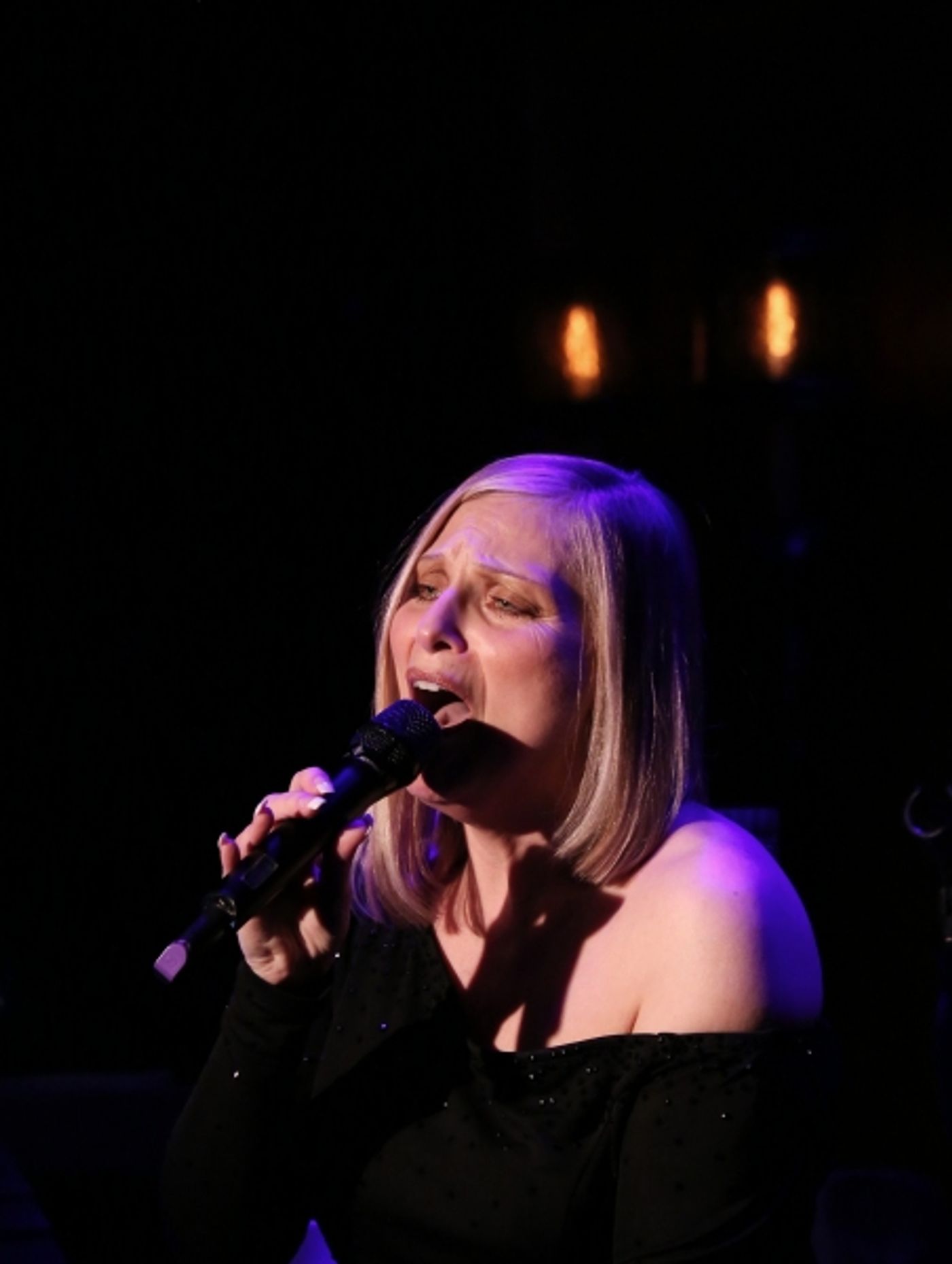Photo Coverage: Roslyn Kind Makes 54 Below Debut to SRO Crowd! Image