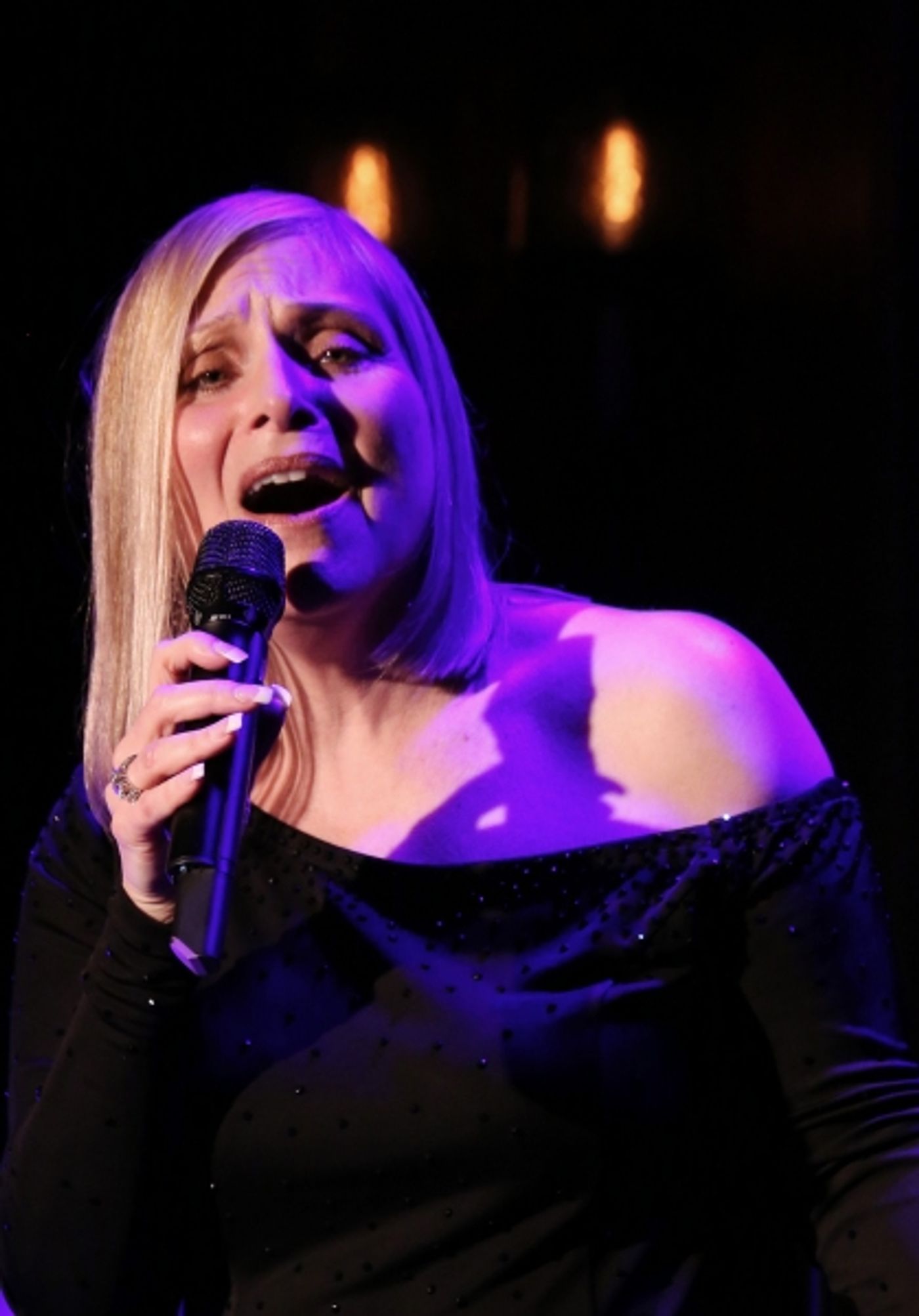 Photo Coverage: Roslyn Kind Makes 54 Below Debut to SRO Crowd! Image