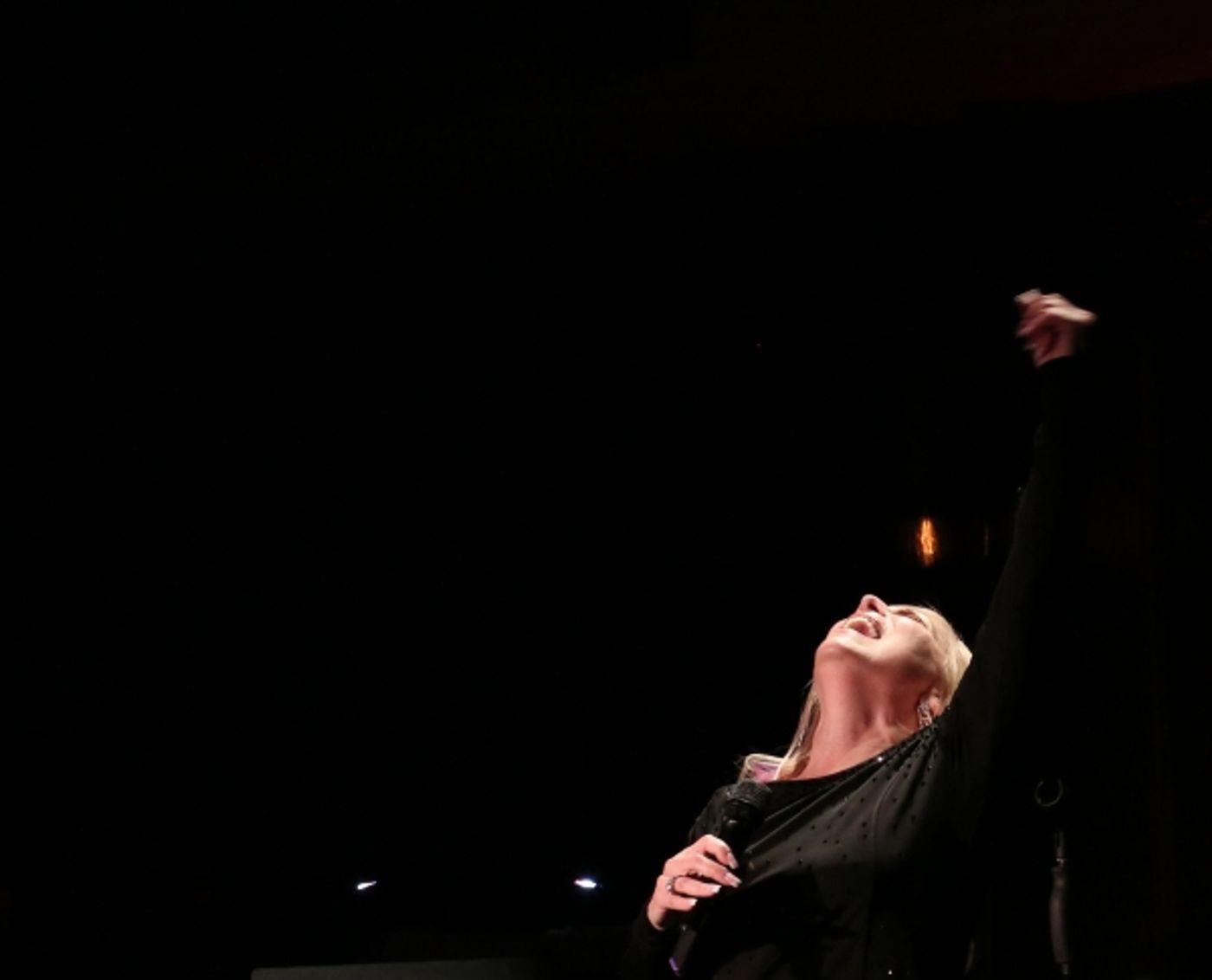 Photo Coverage: Roslyn Kind Makes 54 Below Debut to SRO Crowd! Image