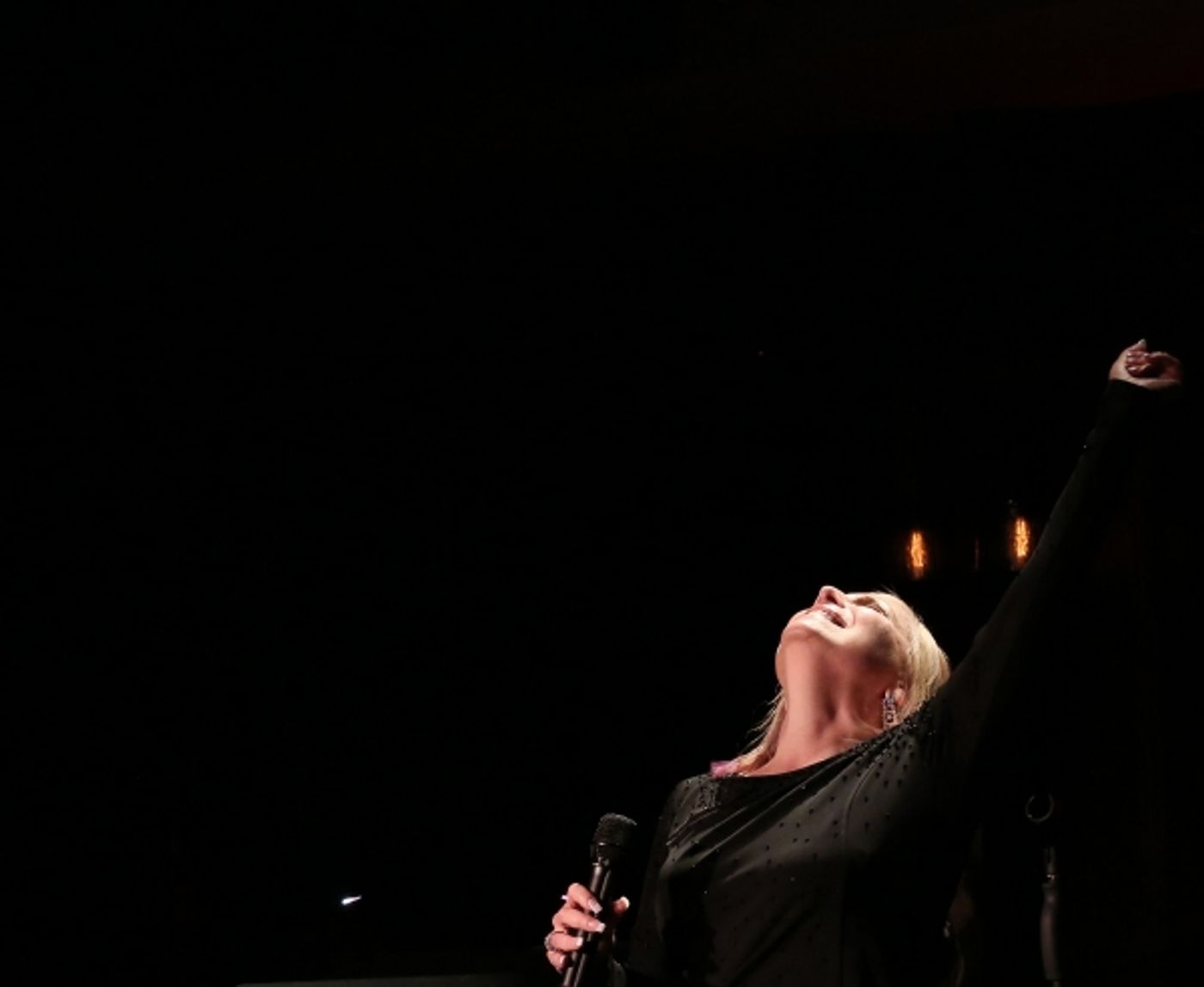 Photo Coverage: Roslyn Kind Makes 54 Below Debut to SRO Crowd! Image
