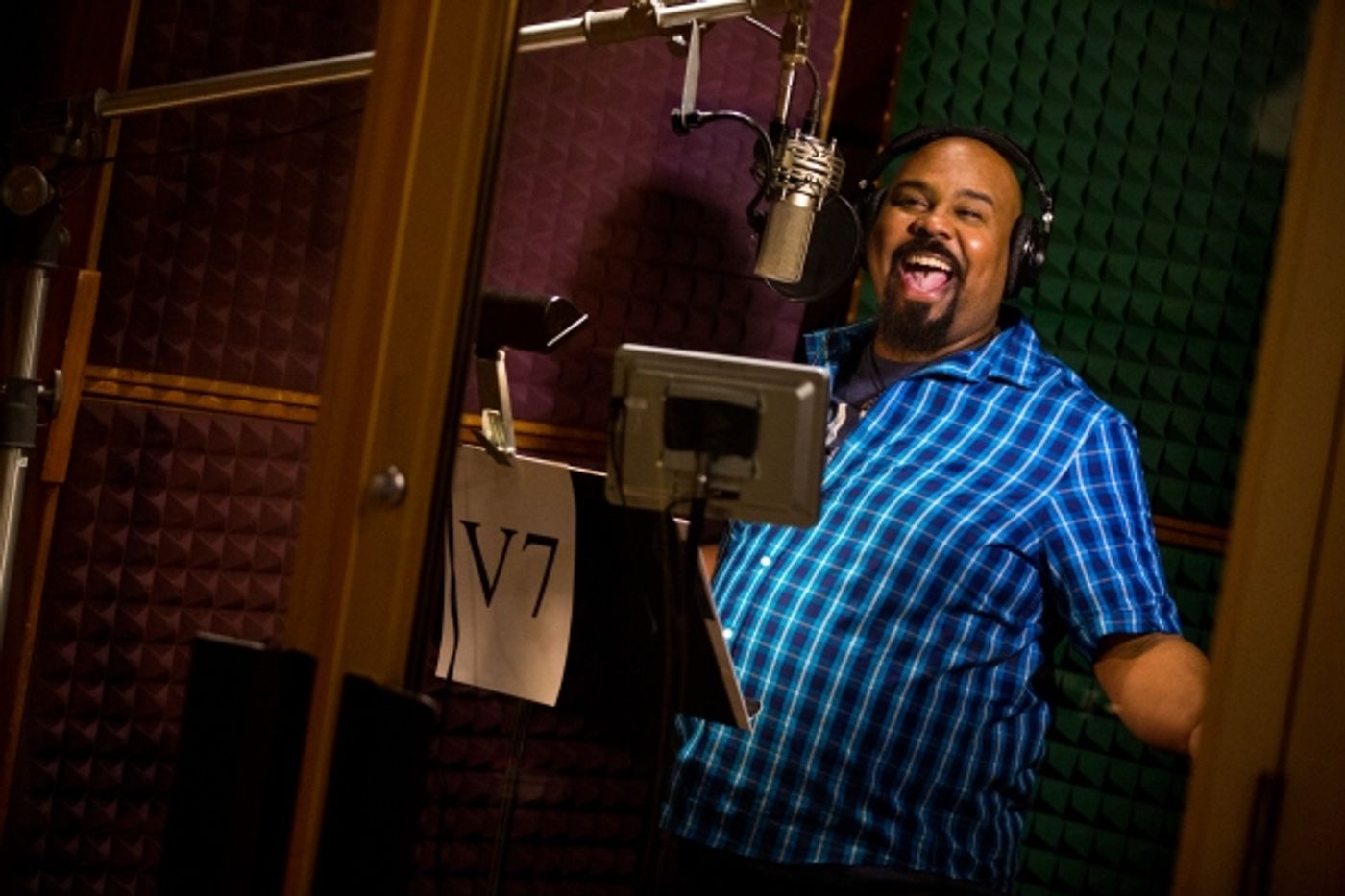 Photo Flash: A Whole New Album! In the Recording Studio with Cast of ALADDIN  Image