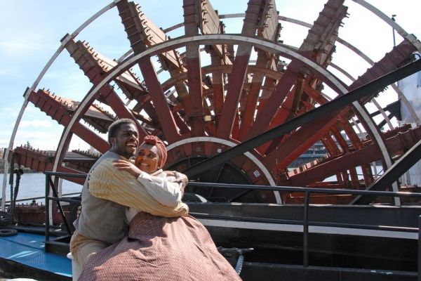 Geoffery Simmons as Joe, Carmen Brantley-Payne as Queenie Photo