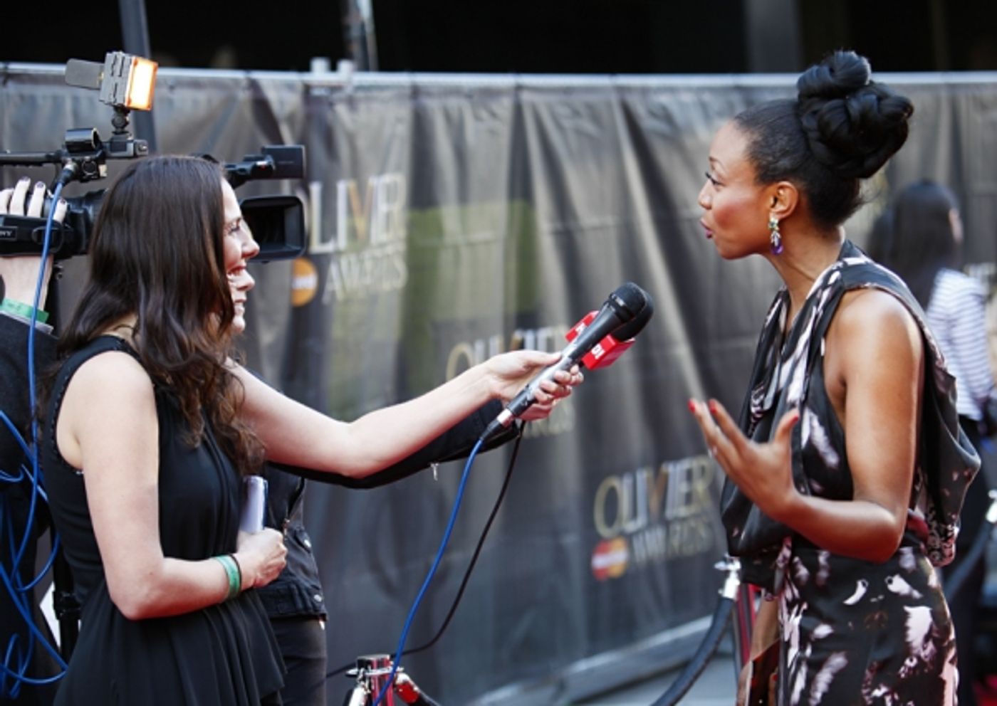 Photo Coverage: OLIVIERS 2014 - Red Carpet Part 2, Davis, Dench, Freeman, Hiddlestone and More!  Image