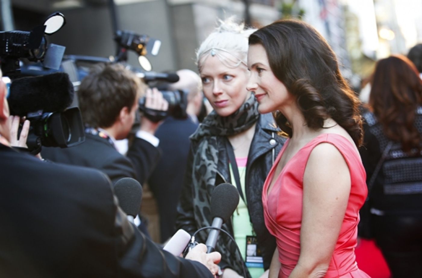 Photo Coverage: OLIVIERS 2014 - Red Carpet Part 2, Davis, Dench, Freeman, Hiddlestone and More!  Image