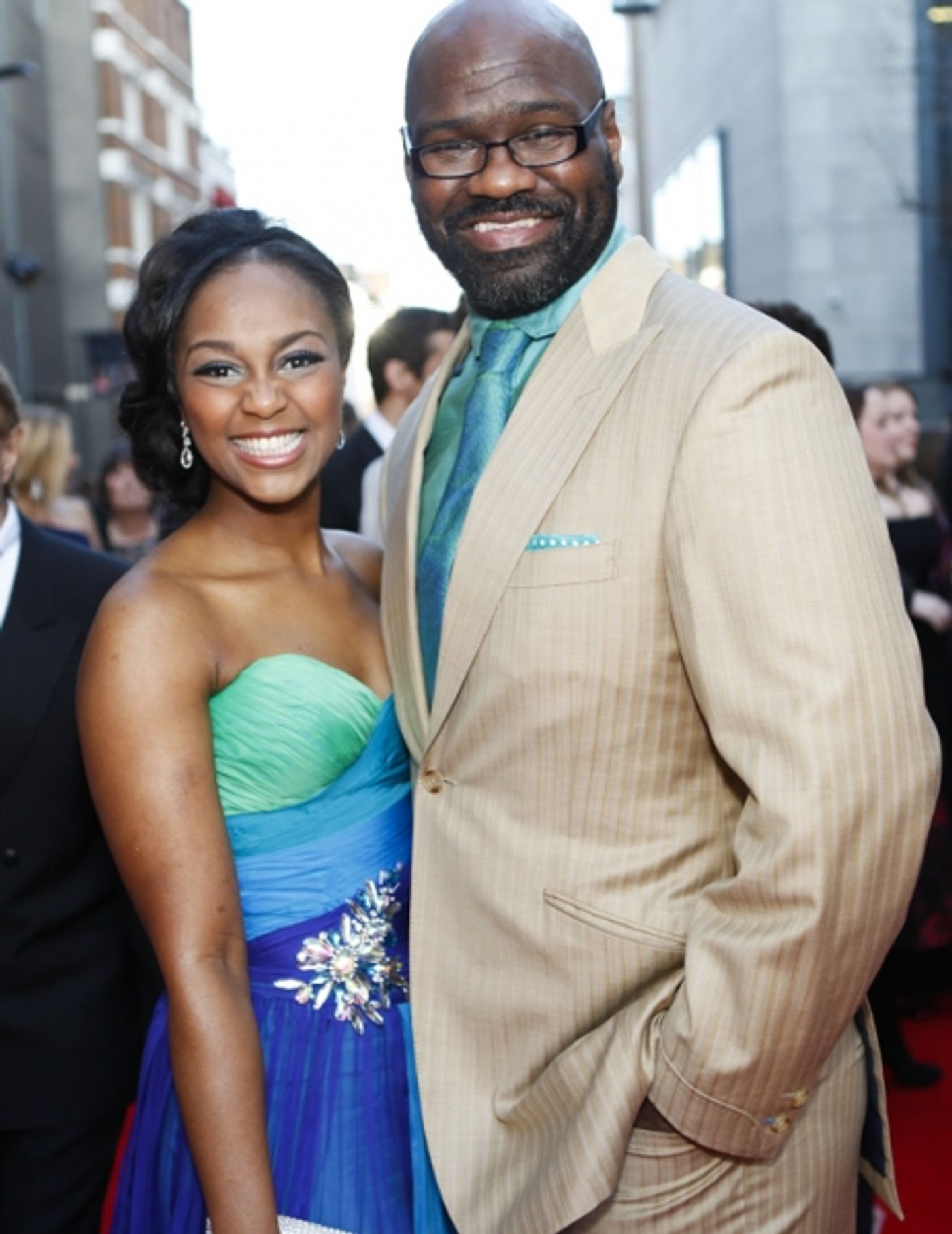 Photo Coverage: OLIVIERS 2014 - Red Carpet Part 2, Davis, Dench, Freeman, Hiddlestone and More!  Image
