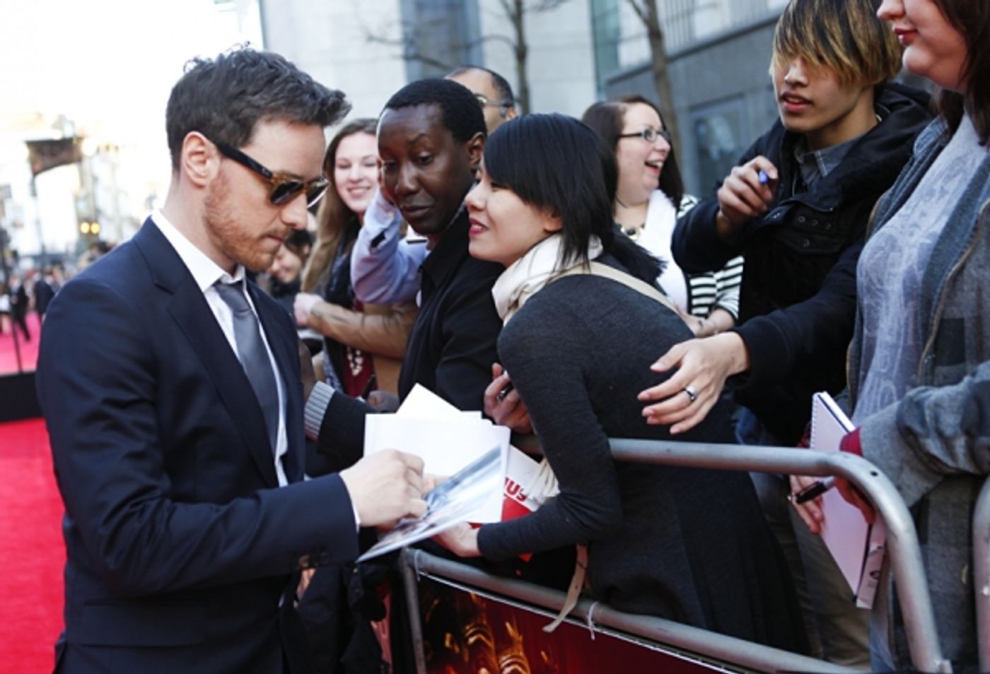 Photo Coverage: OLIVIERS 2014 - Red Carpet Part 2, Davis, Dench, Freeman, Hiddlestone and More!  Image