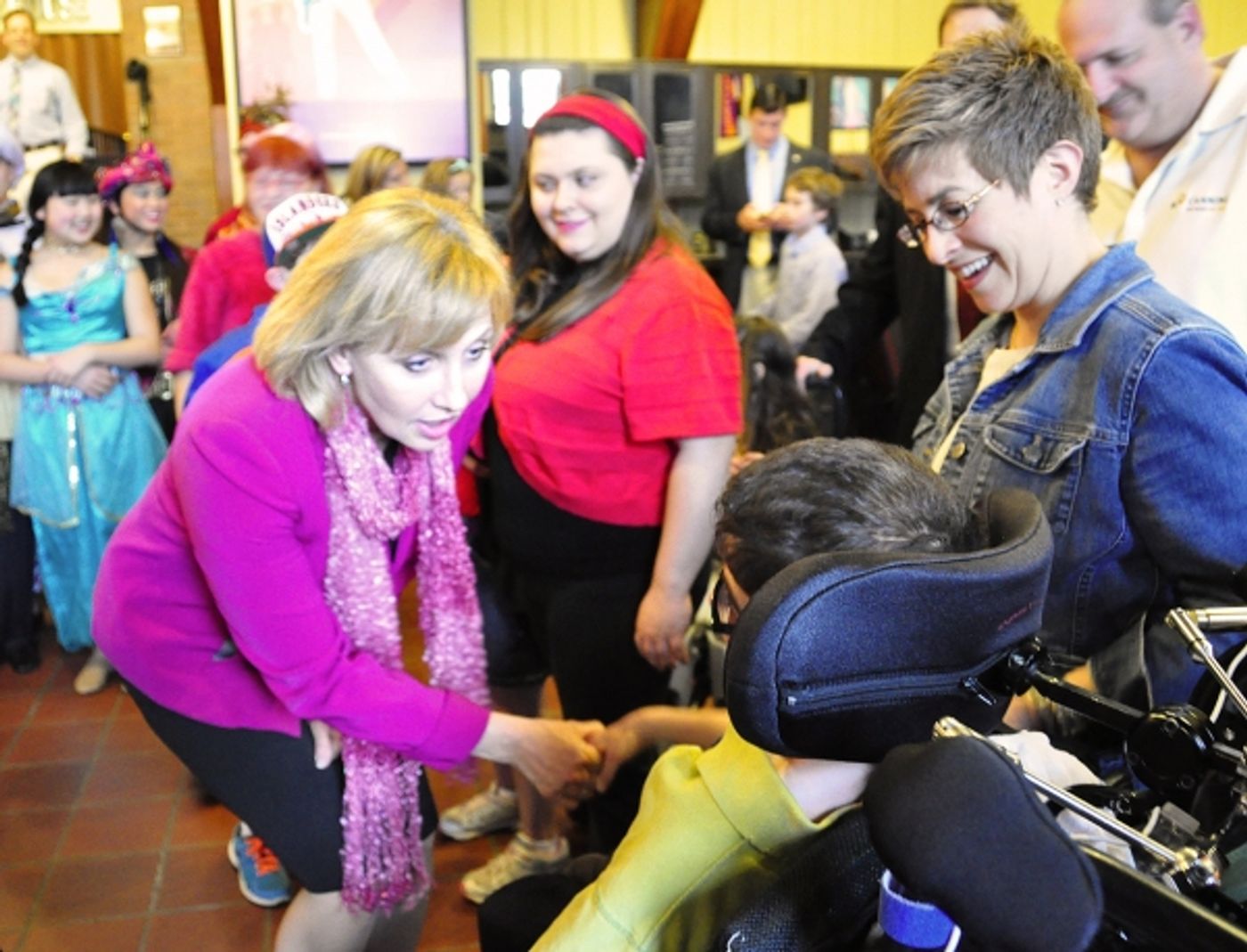 Photo Flash: Lt. Governor Kim Guadagno Visits Paper Mill's Theatre for Everyone Performance  Image