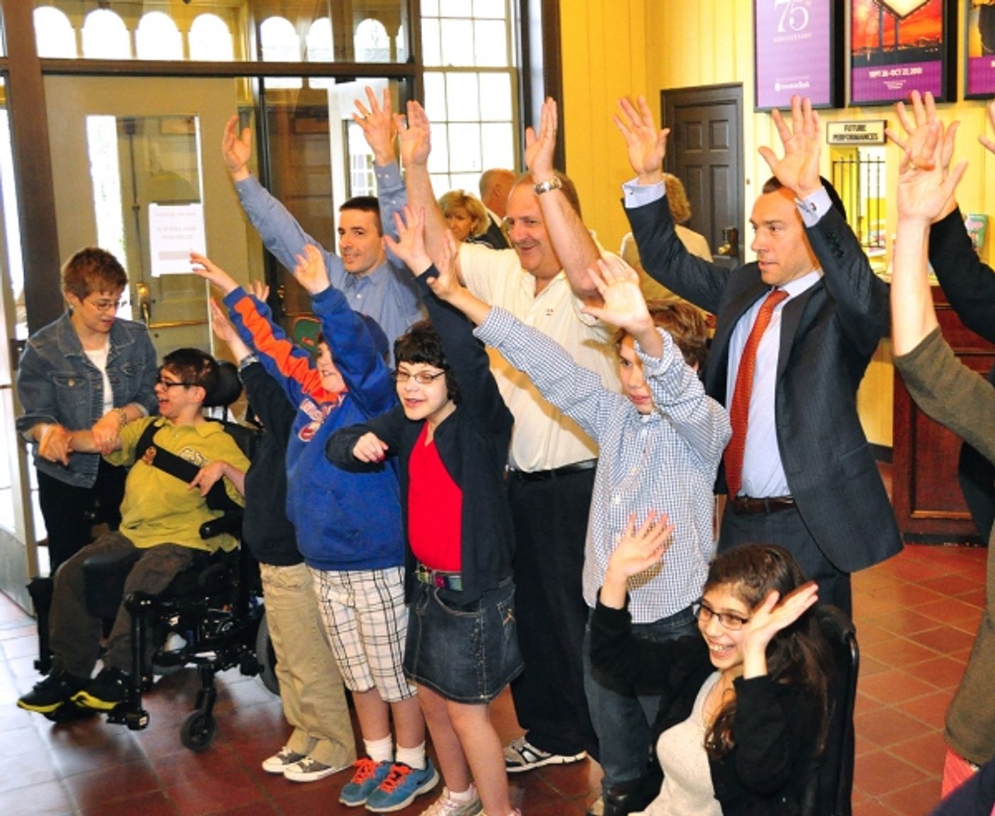 Photo Flash: Lt. Governor Kim Guadagno Visits Paper Mill's Theatre for Everyone Performance  Image