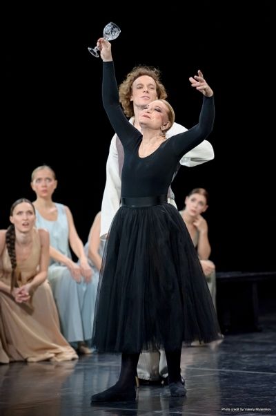 Dance-master (Ludmila Maksakova) Photo