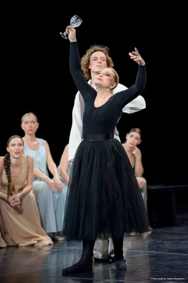 Dance-master (Ludmila Maksakova) Photo