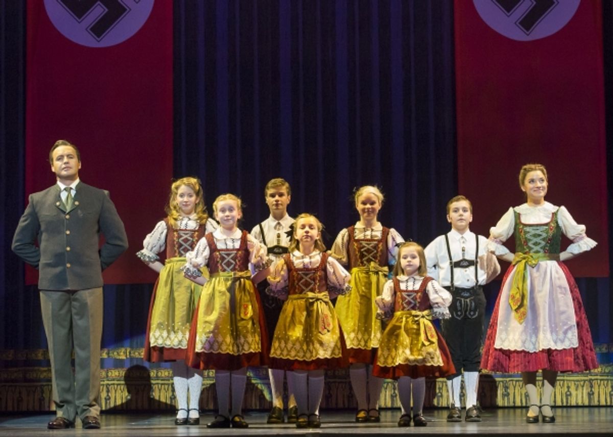 Billy Zane, Jenn Gambatese and the children at 