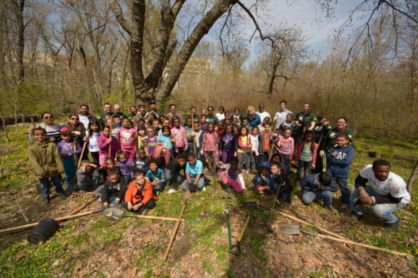 Photo Flash: NYC Parks, Bronx River Alliance and Local Students Plant Trees on Arbor Day  Image