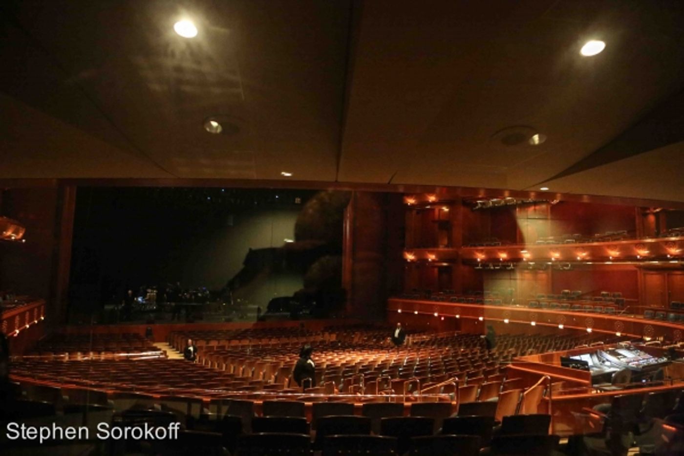 Photo Coverage: Julio Iglesias Plays NJPAC Photo Coverage: Julio Iglesias Plays NJPAC Image