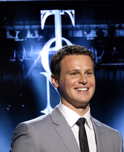 Jonathan Groff  Photo