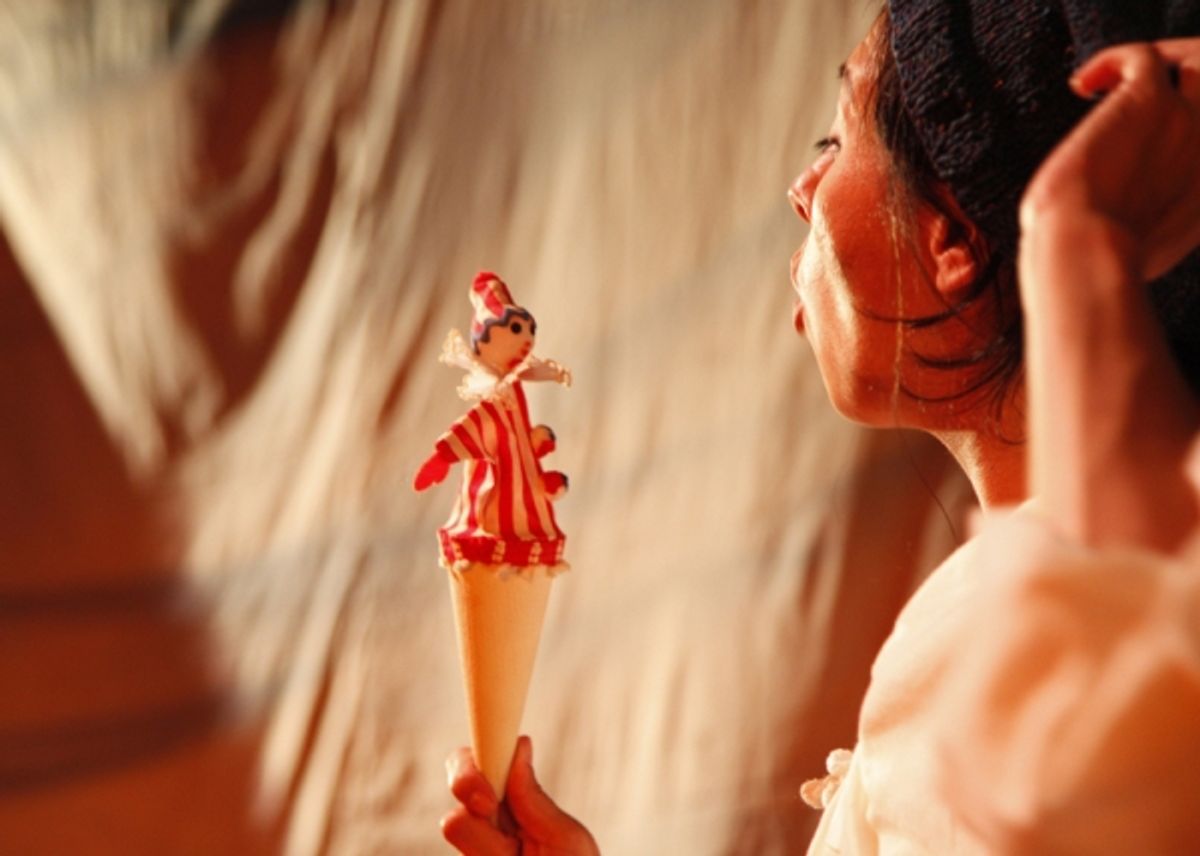 Alex Bueno as the Village Idiot at 