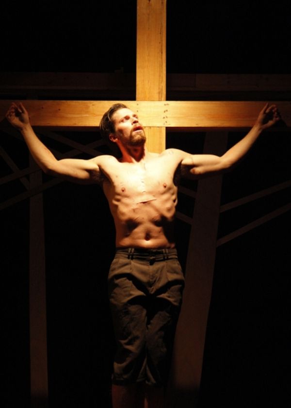 Ben Moroski as Eric Photo