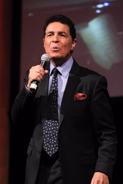 Clint Holmes Photo