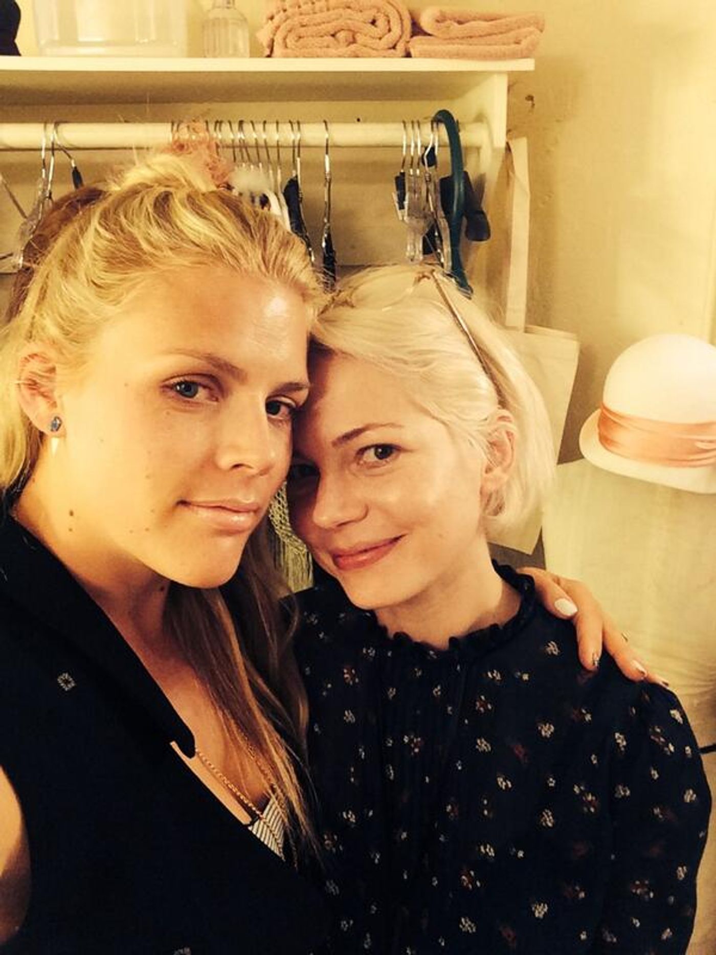 Photo Flash: Busy Phillipps Visits 'Dawson's Creek' Co-Star Michelle Williams at Broadway's CABARET  Image