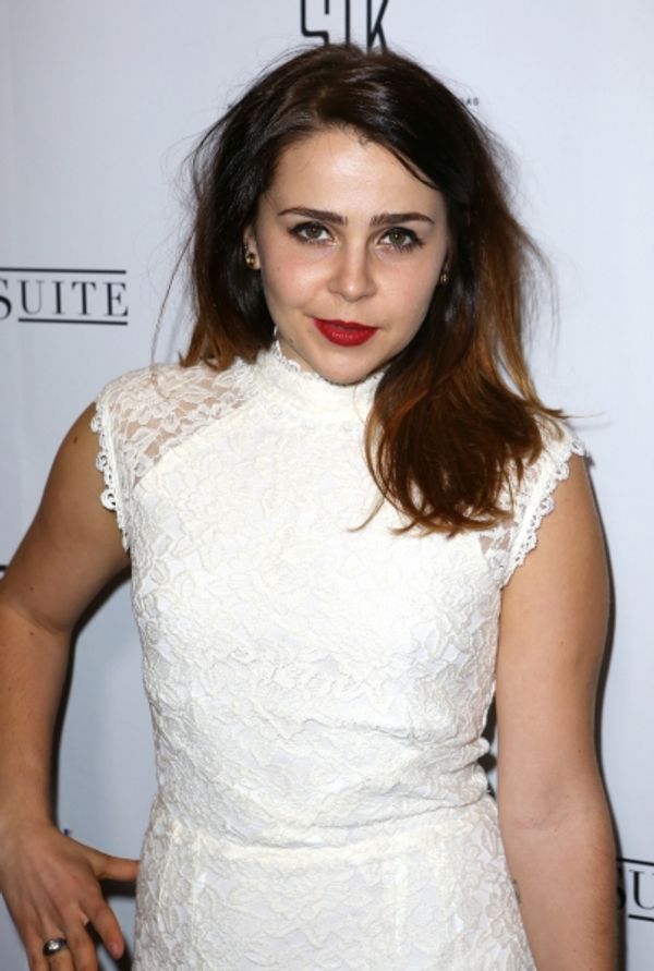 Mae Whitman  Photo