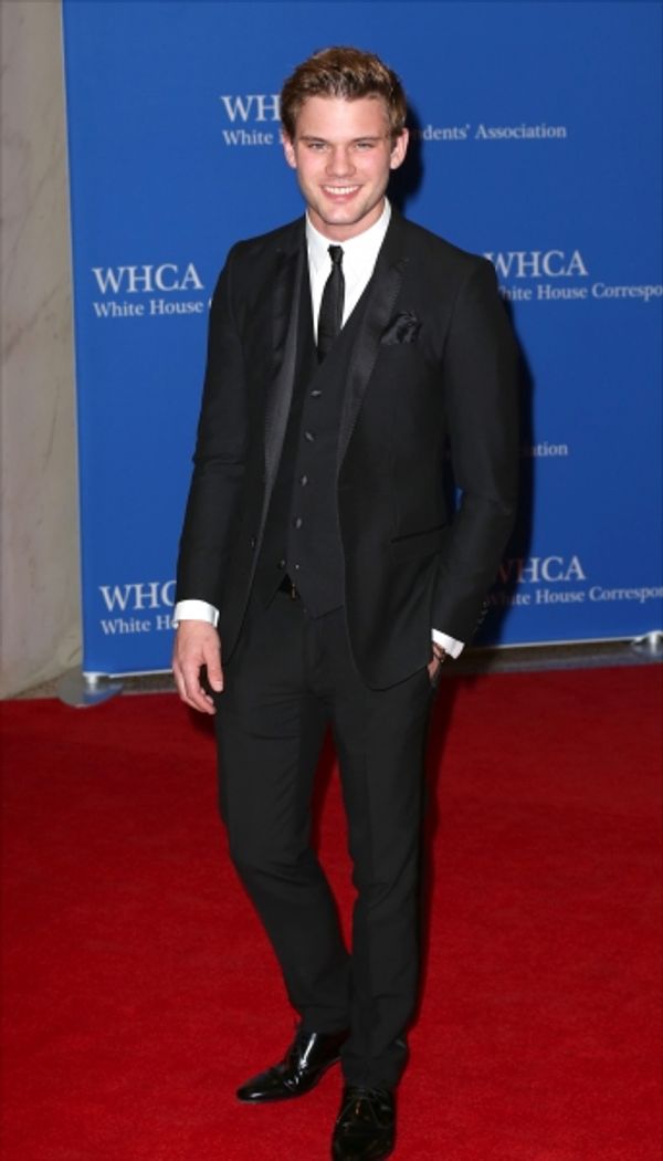 Jeremy Irvine  Photo