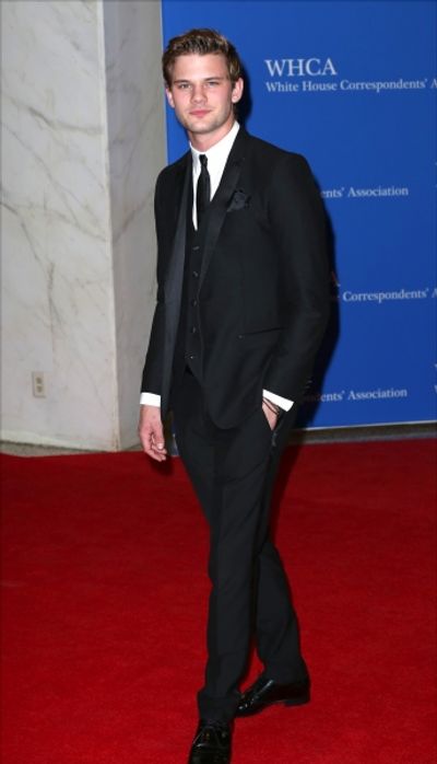 Jeremy Irvine  Photo