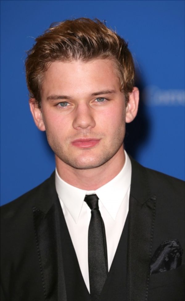 Jeremy Irvine Photo
