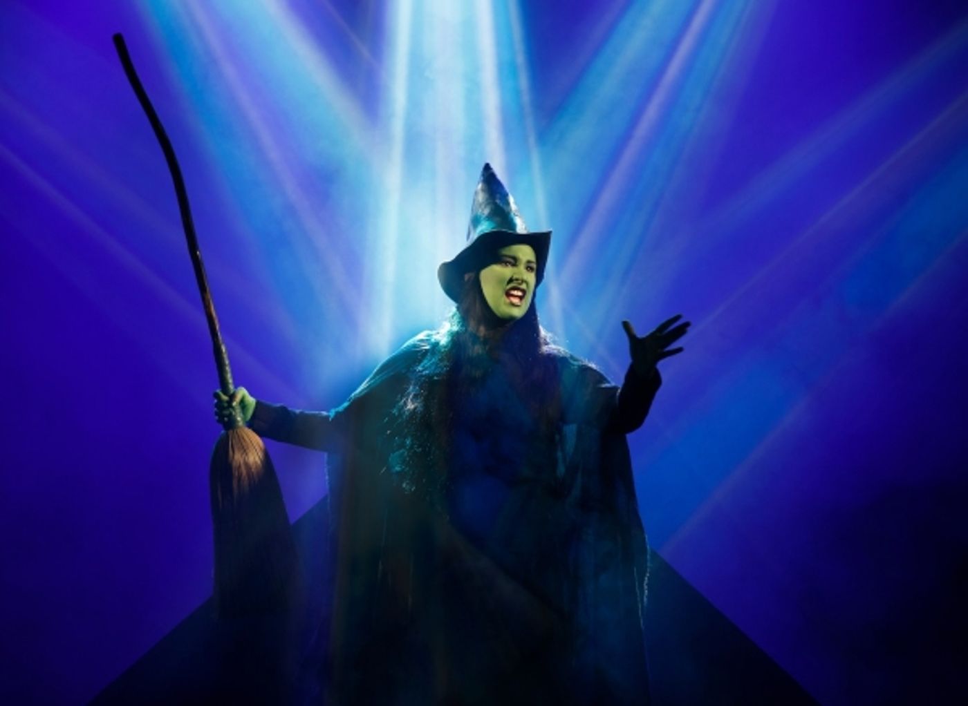 Photo Flash: First Look at Nick Adams, Emma Hunton & Gina Beck in WICKED National Tour! Image