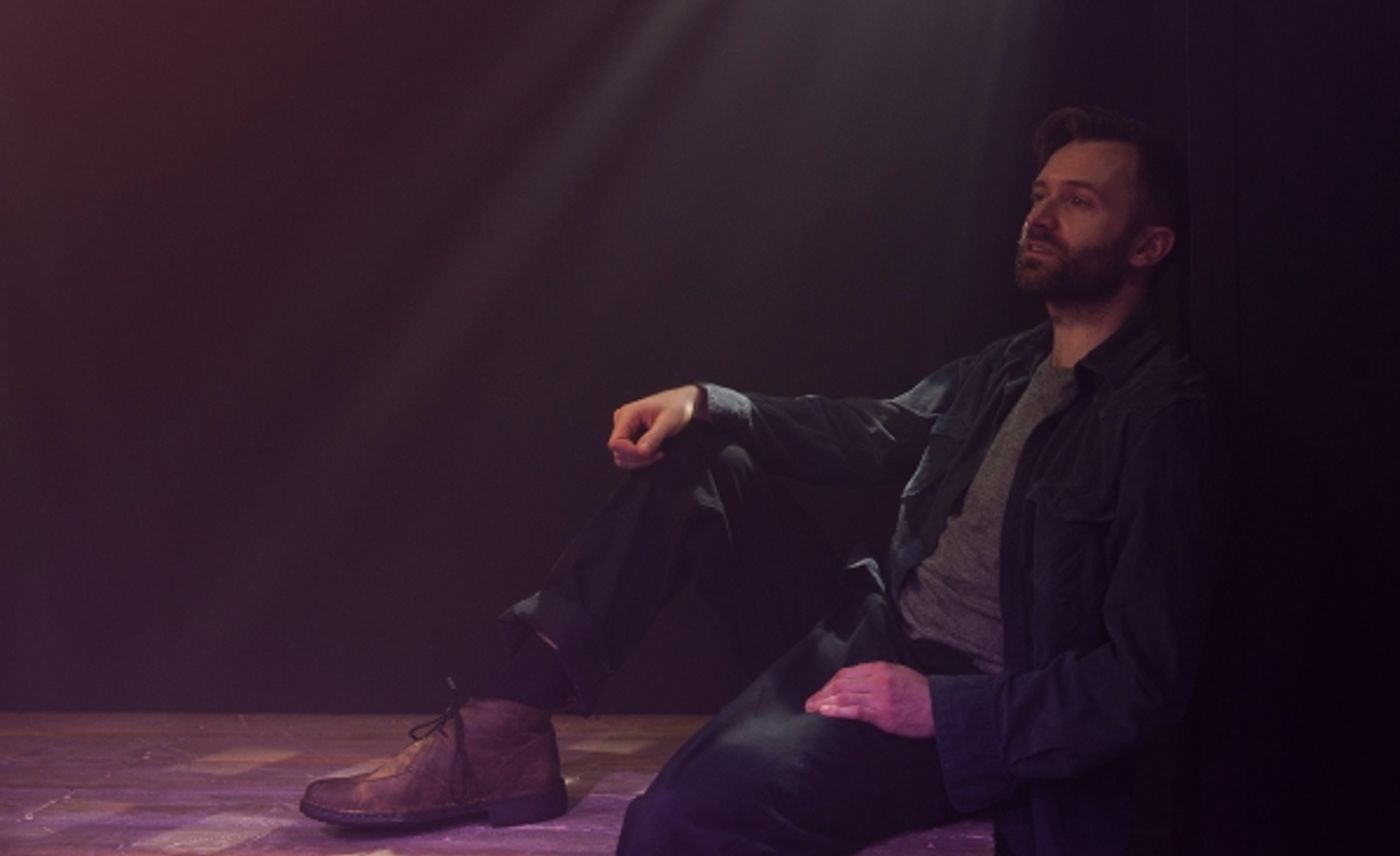 Photo Flash: First Look at Alastair Brookshaw in DE PROFUNDIS at Leicester Square  Image