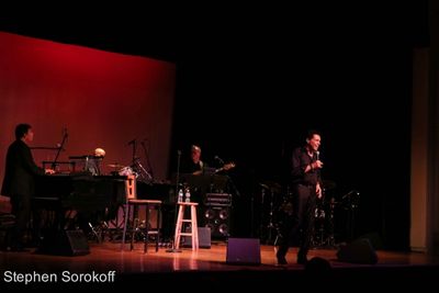 Clint Holmes Photo