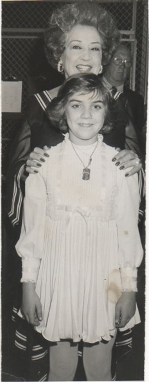 Andrea McArdle and ANNIE Cast Photo