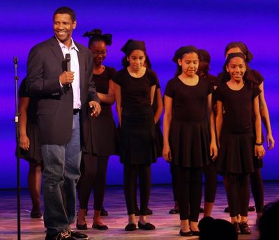 Denzel Washington and students from Dr. Gladstone H Atwell MS 61   Photo