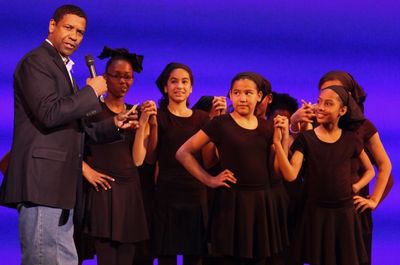 Denzel Washington and students from Dr. Gladstone H Atwell MS 61   Photo