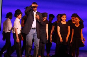 Denzel Washington and students from Dr. Gladstone H Atwell MS 61 @ BroadwayWorld Denzel Washington and students from Dr. Gladstone H Atwell MS 61 Photo