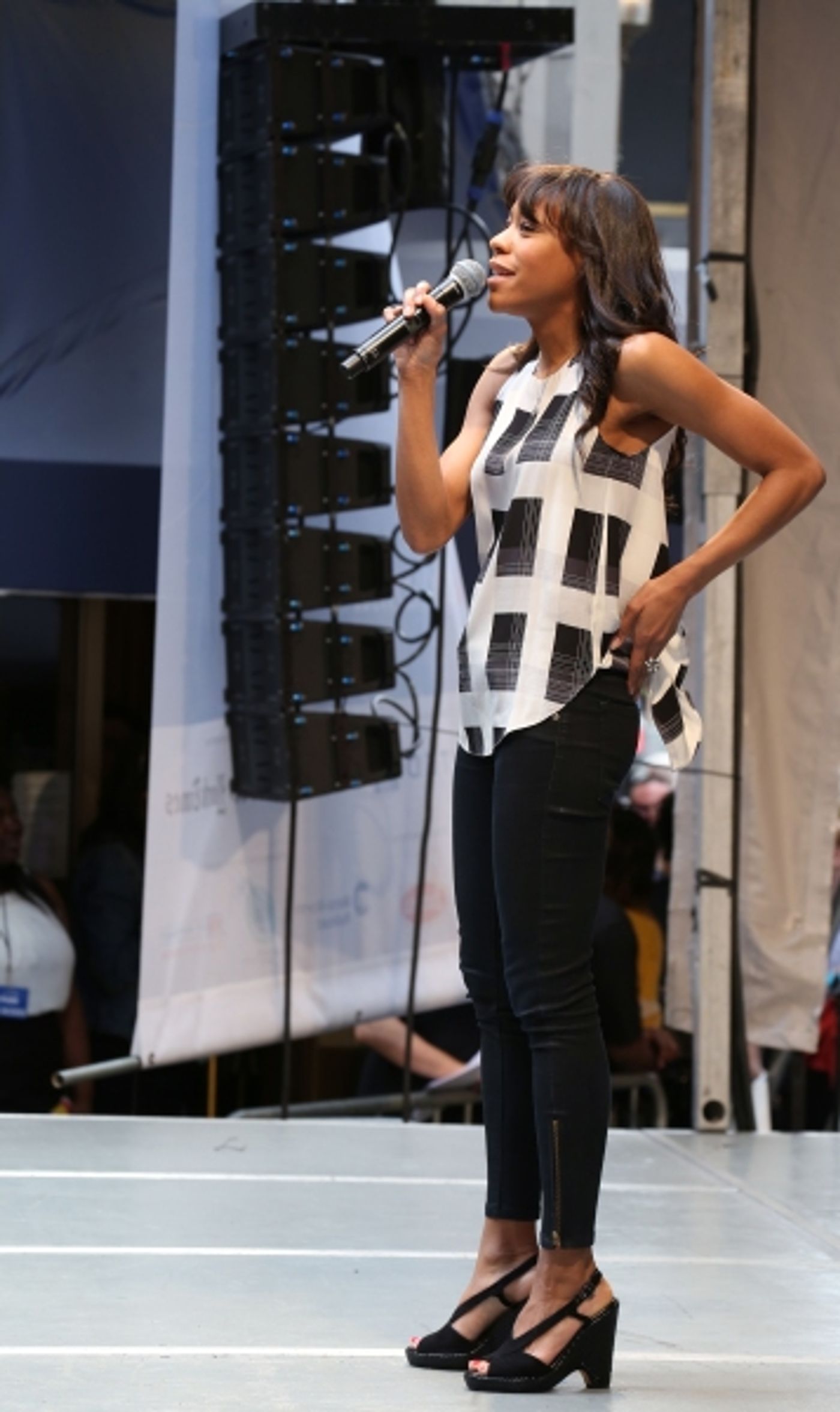 Photo Coverage: Broadway Unites! Casts of BEAUTIFUL, ROCKY, CABARET & More Perform at STARS IN THE ALLEY  Image