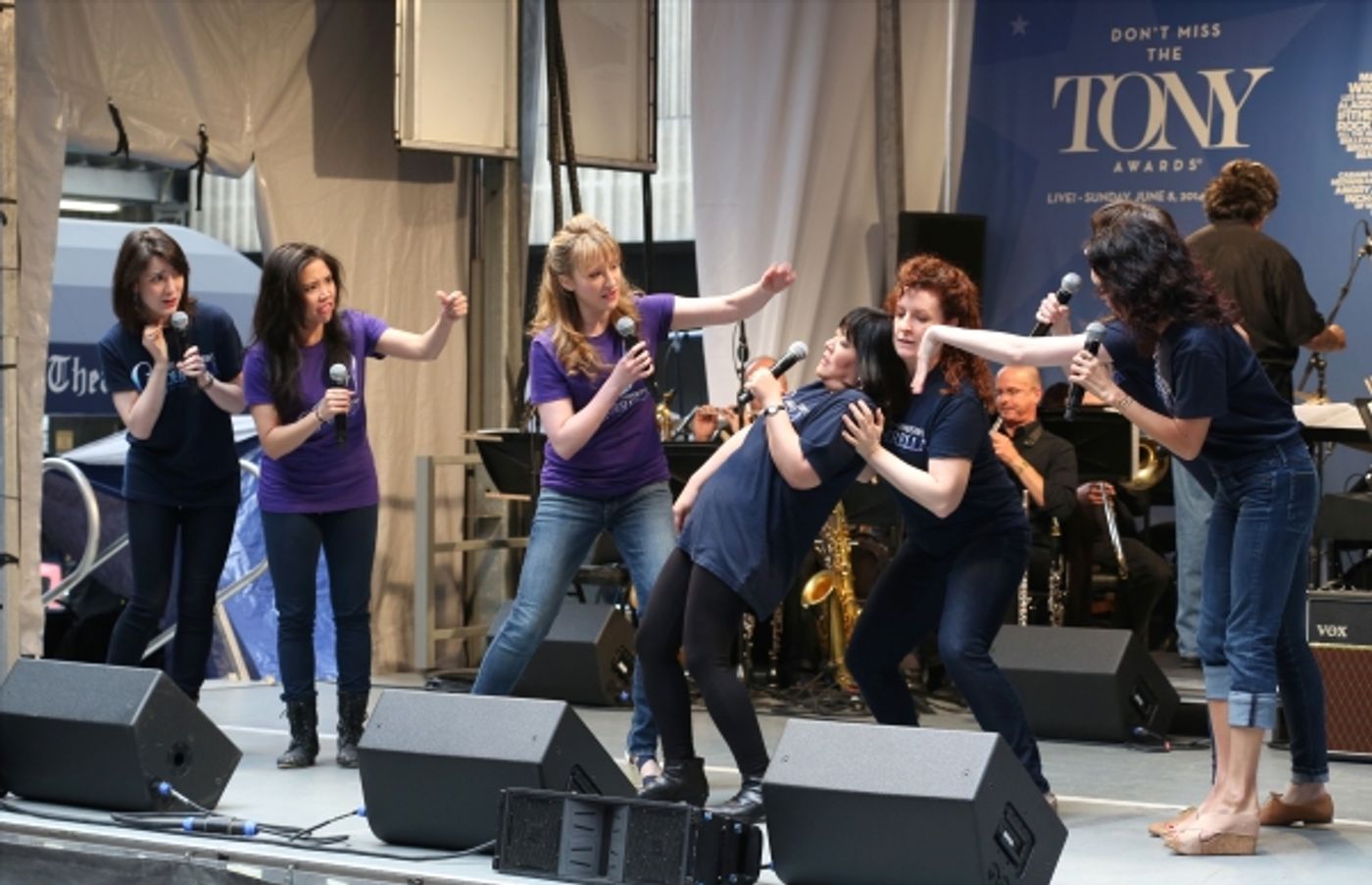 Photo Coverage: Broadway Unites! Casts of BEAUTIFUL, ROCKY, CABARET & More Perform at STARS IN THE ALLEY  Image