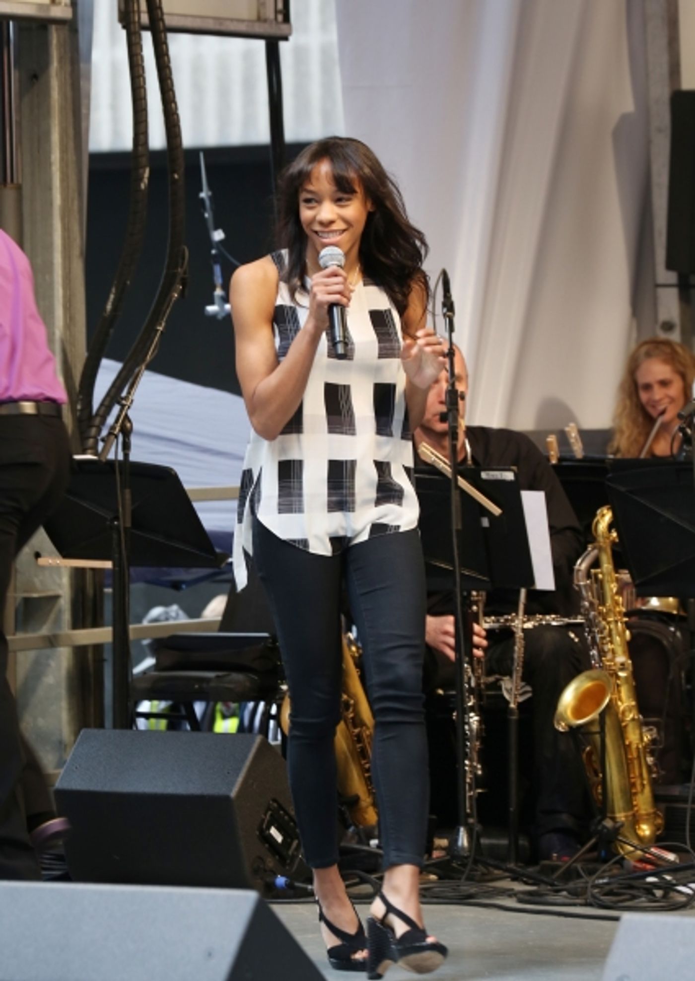 Photo Coverage: Broadway Unites! Casts of BEAUTIFUL, ROCKY, CABARET & More Perform at STARS IN THE ALLEY  Image