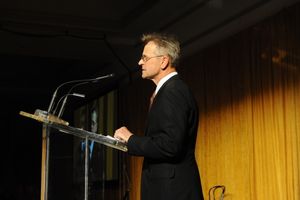 Mikhail Baryshikov accepts Hubbard StreetÃ¢â‚¬â„¢s Spotlight Award Photo