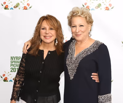 Marlo Thomas and Bette Midler  Photo